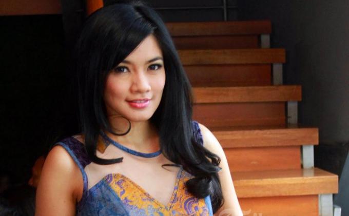 titi-kamal-coba-bisnis-properti